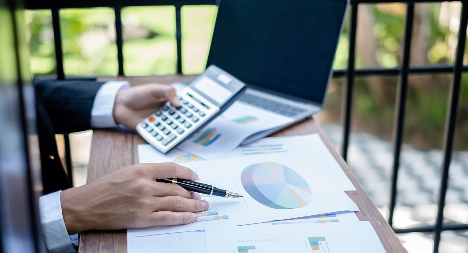 young businessman financial market analyst sits at zjwykr5